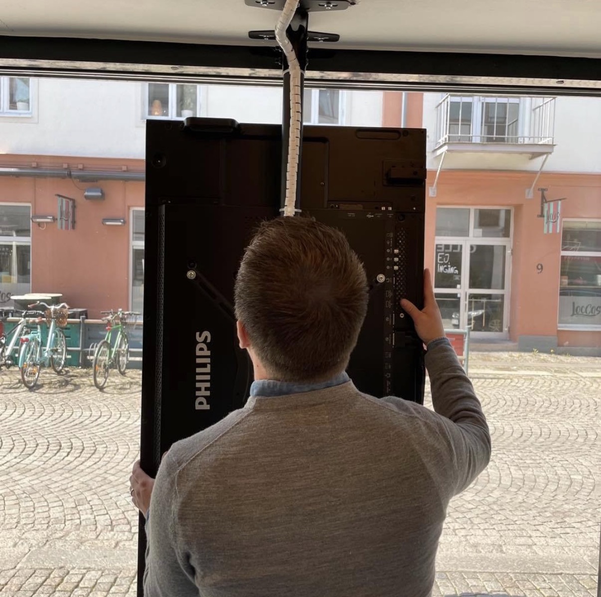 HusmanHagberg kontorslösningar med ljusstarka skärmar